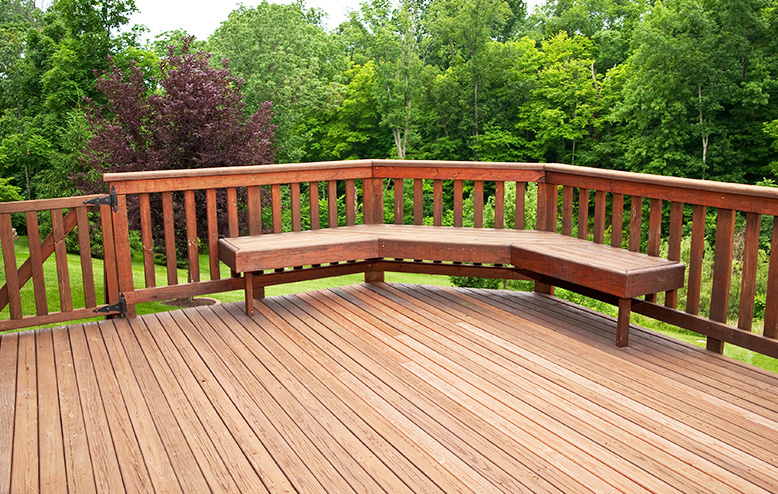 pieux vissés pour terrasse extérieure au chalet