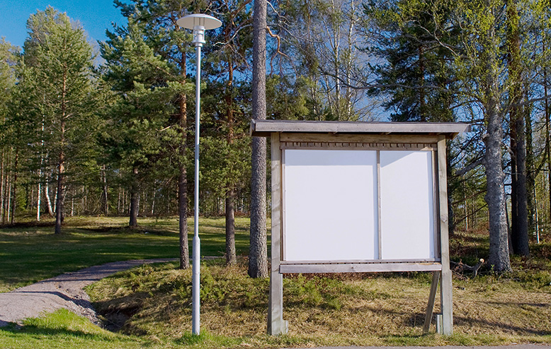 lampadaire extérieur commercial avec système de pieux vissés