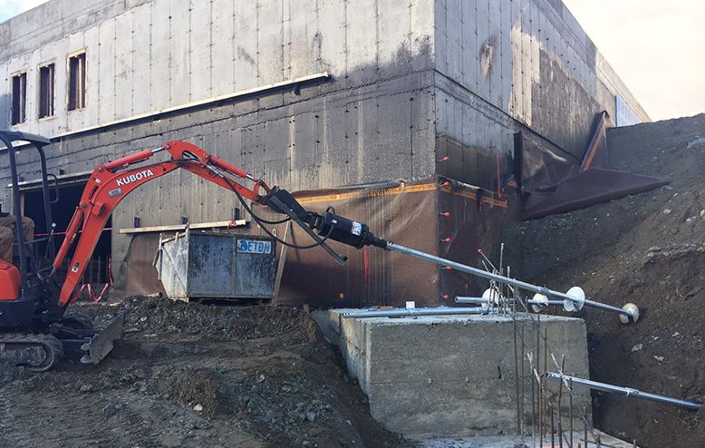 pieux vissés pour mur de soutènement