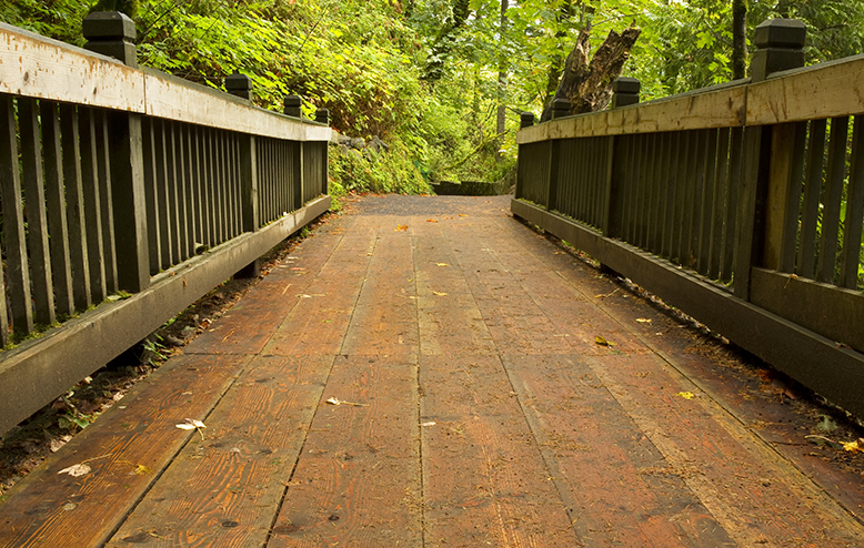 fondation passerelle pour un sentier de randonnée